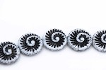Ammonite Spiral, White/Jet 1 strand
